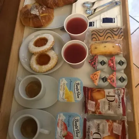 La Casa Di Maurizio Nocleg ze śniadaniem 3*