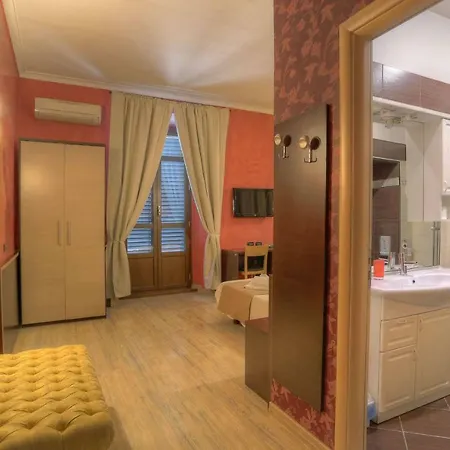 La Casa Di Maurizio Bed & Breakfast 3*